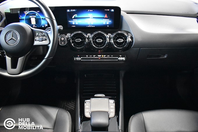 MERCEDES-BENZ GLA 180 Automatic Business Extra